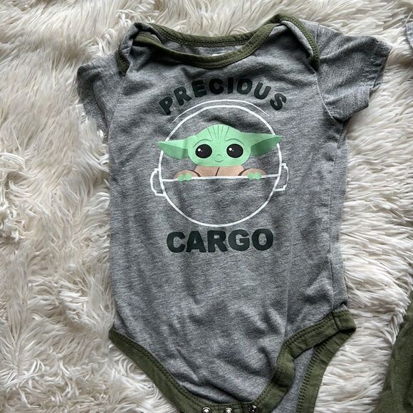 Star Wars ‘Baby Yoda’ Precious Cargo Two Piece Bodysuit Onesie 12M 12 Months - Picture 2 of 6